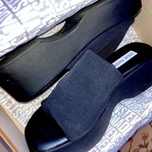 👡✨ Classic “Slinky” Sandals